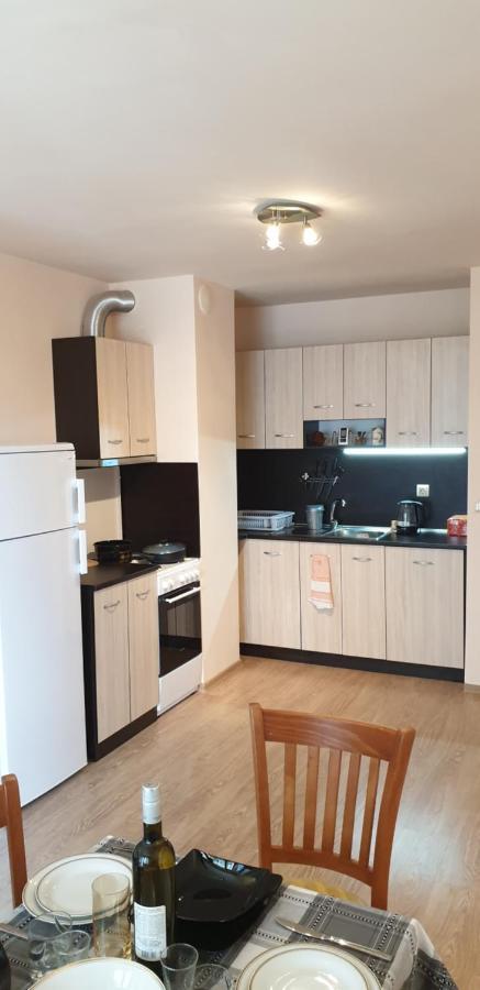 Family Holiday Apartments Breez 1 Varna Exteriör bild