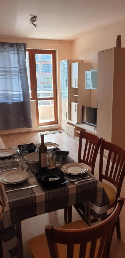 Family Holiday Apartments Breez 1 Varna Exteriör bild